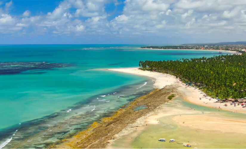 A Praia dos Carneiros também entrou na lista de destinos tendência no Brasil 