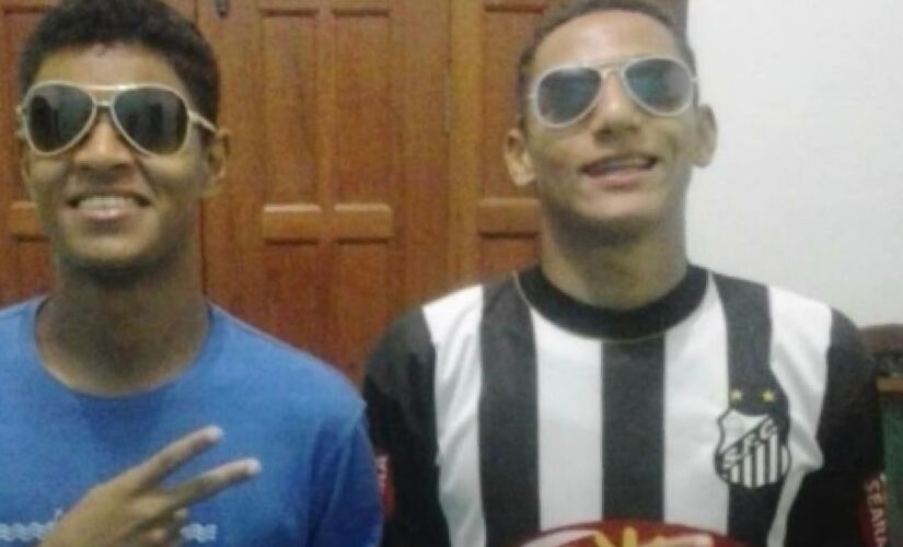 Richarlison postou uma foto antiga com a camisa do Santos em homenagem a Neymar