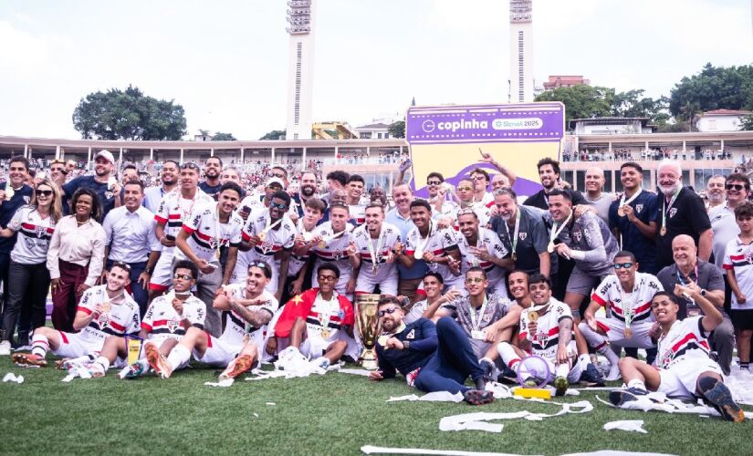 São Paulo vence Corinthians de virada e é campeão da Copinha 2025