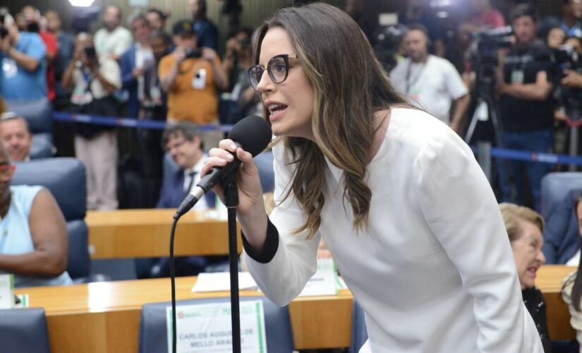 Clima esquentou após provocação da parlamentar Zoe Martínez (PL)