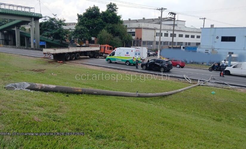 Motorista que vem do litoral de São Paulo para a capital paulista encontra trânsito e bloqueio na rodovia Anchieta