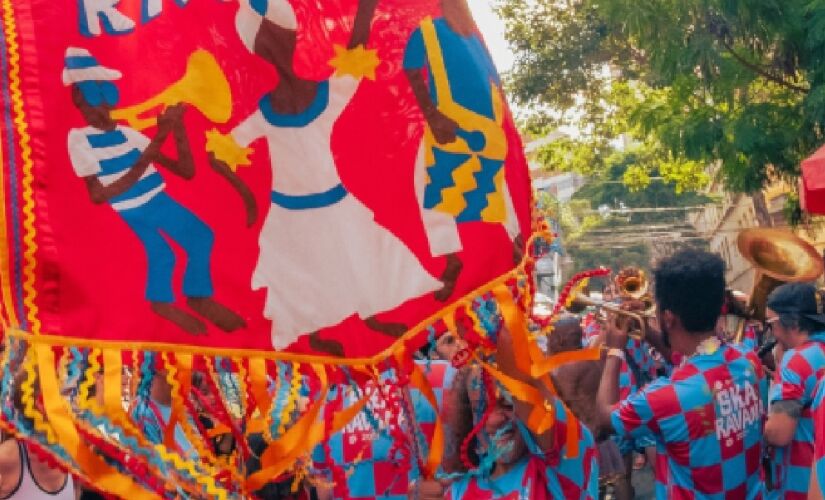 Um desses blocos é o Skaravana, em que o desfile é uma grande celebração aos gêneros musicais da Jamaica