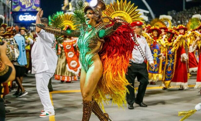 Momentos do desfile da Mocidade Alegre, em 2024, em que se sagrou campeã