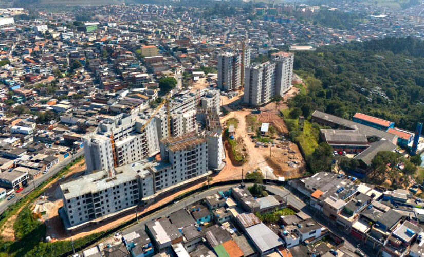 Casa Paulista financia 432 apartamentos e regulariza 1.304 imóveis em Embu das Artes, na região sudoeste da Grande São Paulo 