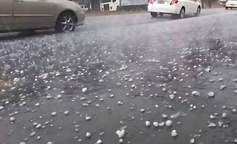 Moradores registraram em vídeo a queda de granizo na zona norte