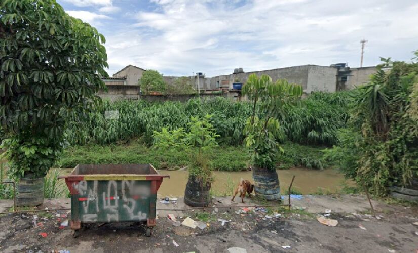 Mulher pulou no rio após pedir dinheiro em um bar