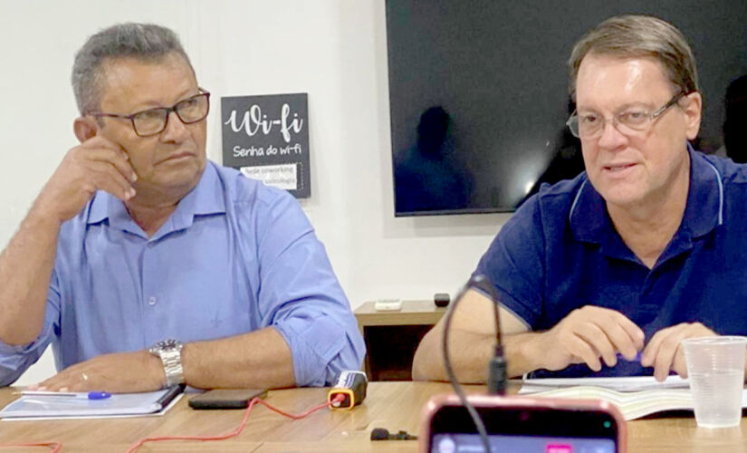 Ex-secretários Valdemar Aprígio e Ricardo Rezende foram detidos, mas armas encontradas na casa de Rezende estavam registradas legalmente e ele não foi preso