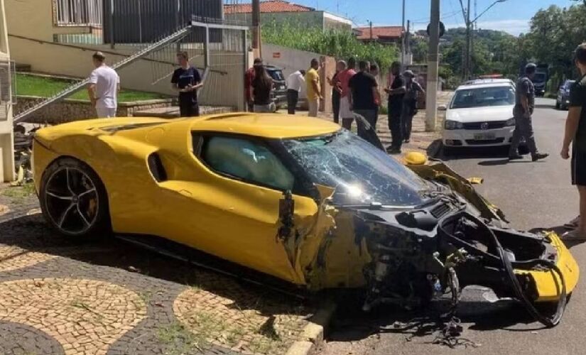 Veículo do modelo Ferrari 296 GTb estava em alta velocidade no momento que atingiu o imóvel