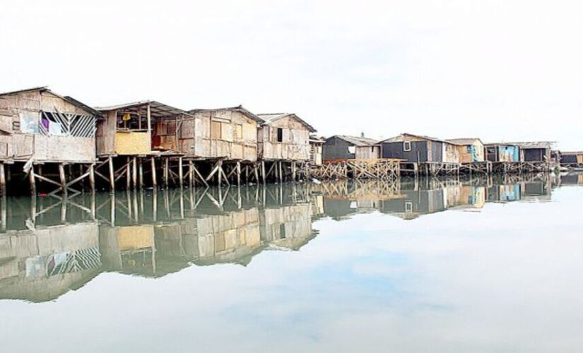 Em 2014, a área ocupada pela maior favela de palafitas do Brasil atingiu aproximadamente 196 mi m2