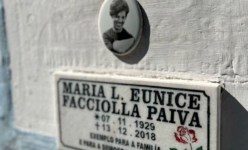 Túmulo de Maria Eunice Paiva no cemitério do Araçá, em São Paulo