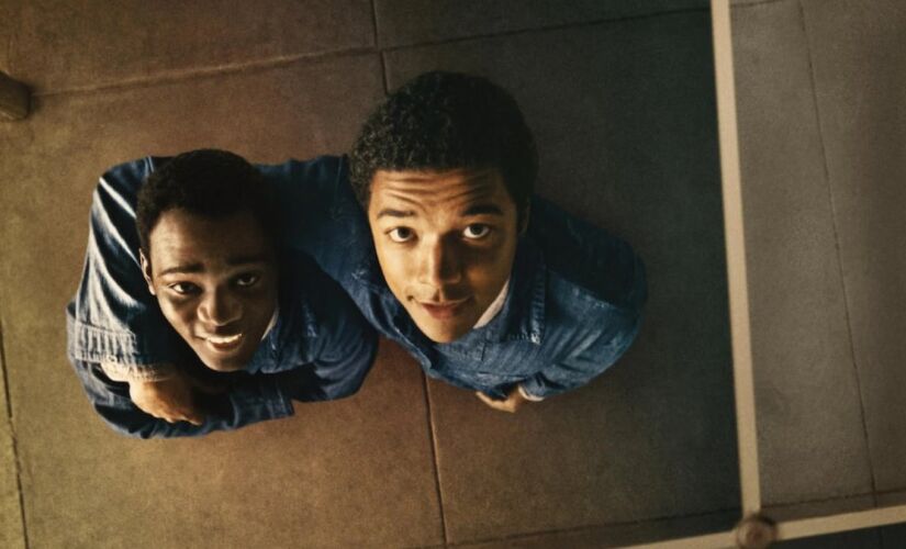 Nickel Boys mostra a vivência de dois amigos negros em um reformatório nos anos 1960