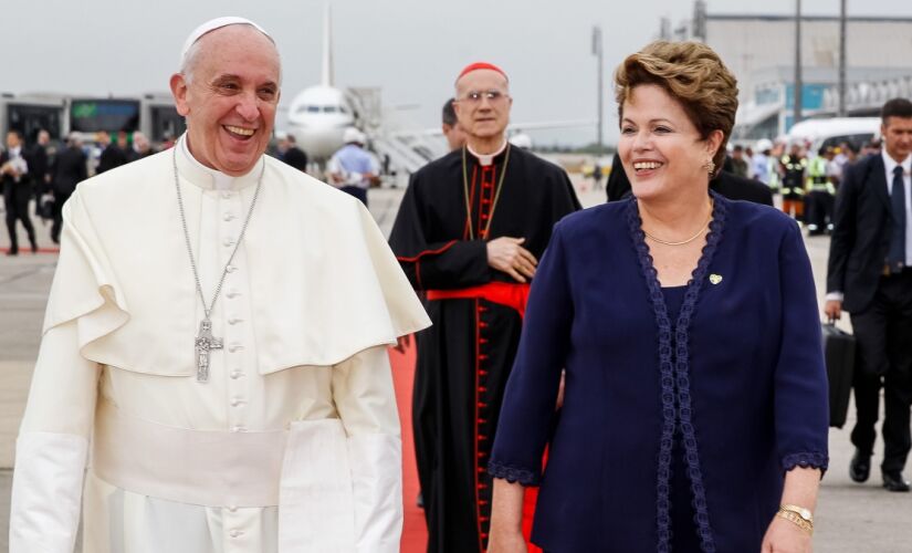 O Papa Francisco foi recebido pela então presidenta Dilma Rousseff 