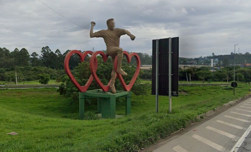 Estátua em celebração a Rei Pelé em Três Corações, sul de Minas Gerais