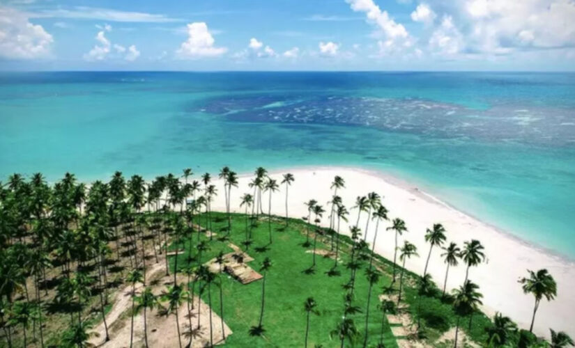 Com um litoral extenso fica difícil escolher qual praia visitar nas próximas férias ou feriado no Brasil