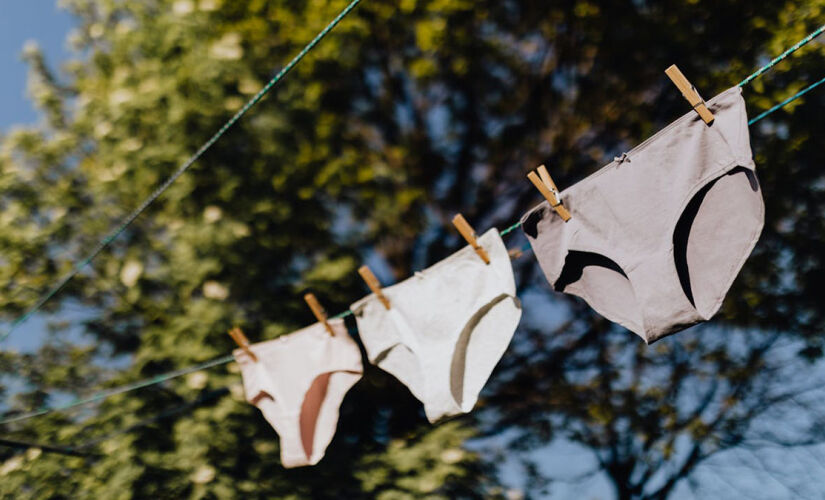 O ideal é que a roupa íntima seja levada para secar em um local arejado após a lavagem