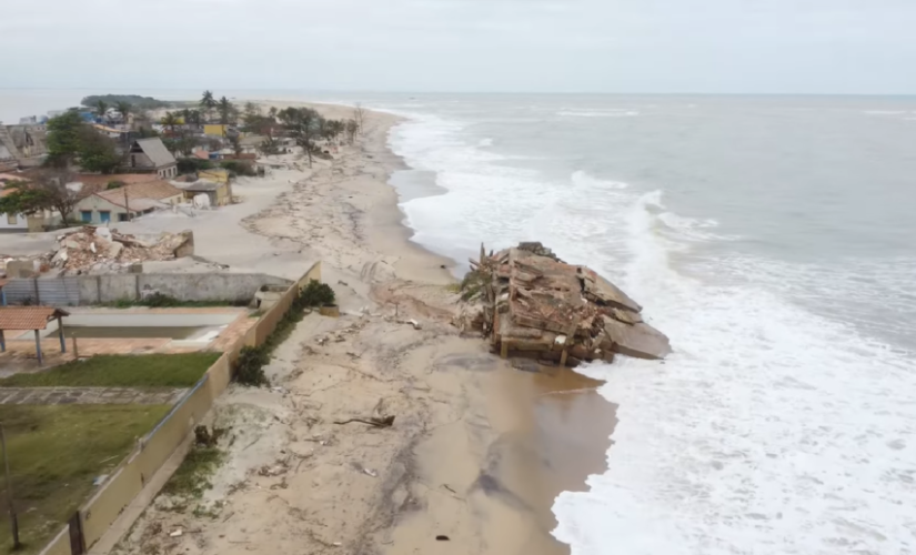 Localizada na foz do rio Paraíba do Sul, Atafona é naturalmente vulnerável à erosão