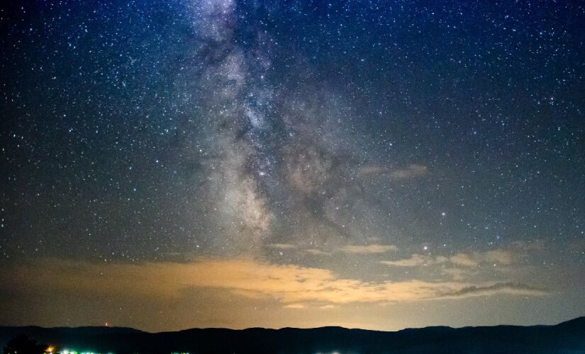 Céu estrelado só é possível de ser observado em lugares com baixa poluição