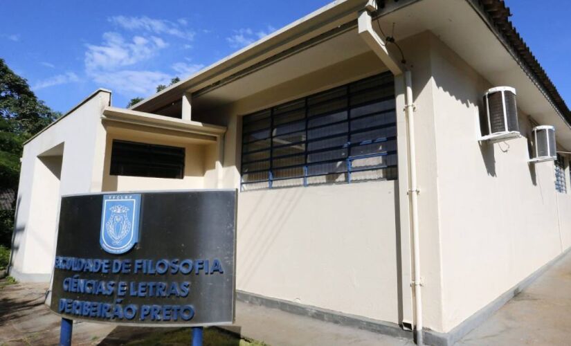 Professor atuava na Faculdade de Filosofia, Ciências e Letras de Ribeirão Preto (FFCLRP)