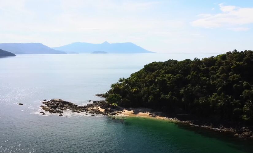 Ilha dos Gatos, em São Sebastião, encanta turistas