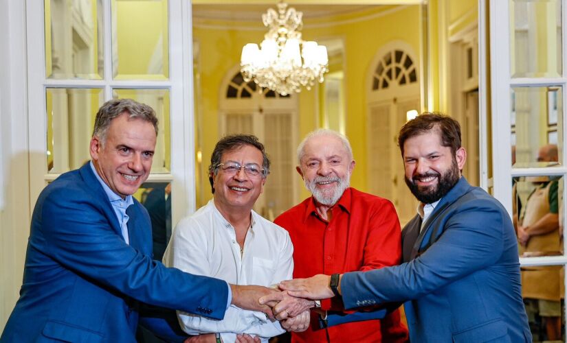 Lula está no Uruguai para posse presidencial; na foto, está com os presidentes da Colômbia, do Uruguai e do Chile