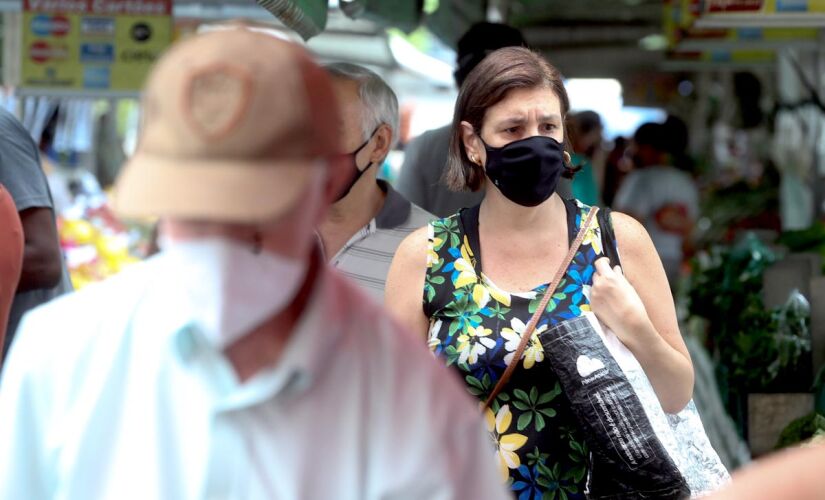 Cotia, na Grande São Paulo, divulgou que voltou a exigir o uso de máscara facial em todas as unidades de saúde do município