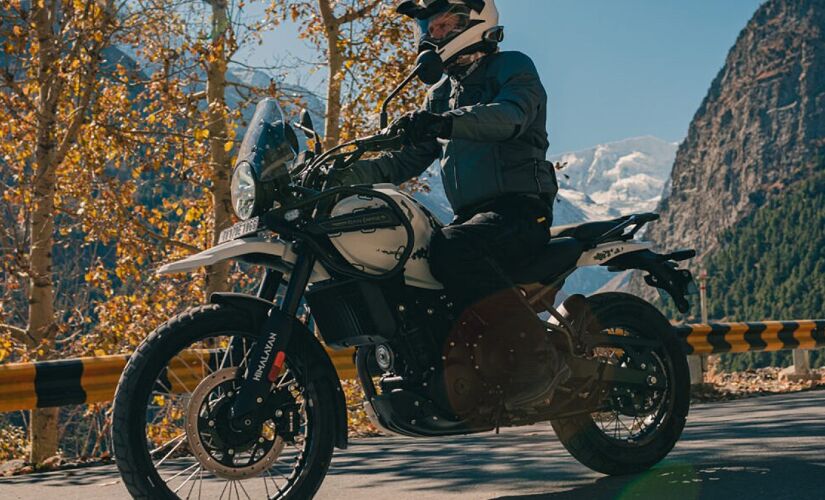 Proposta da Himalayan 450 é ser uma motocicleta que se adapta a vários terrenos