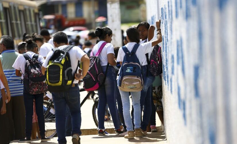 Alunos da rede municipal de Campinas ainda não receberam os uniformes escolares