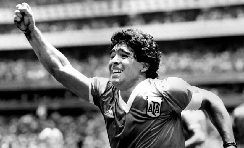 Promotores alegam que a morte de Maradona poderia ter sido evitada e acusam a equipe médica de negligência