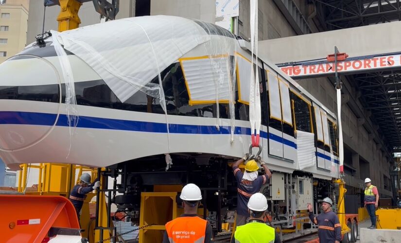 Novo trem da Linha 17-Ouro do Metrô chegou na zona sul de São Paulo