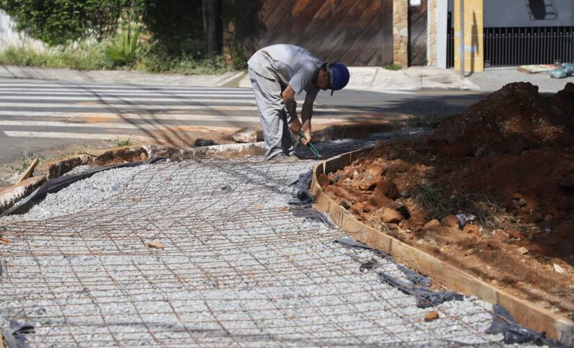 Praça Roque Orsate está em obras, com previsão de entrega para abril deste ano