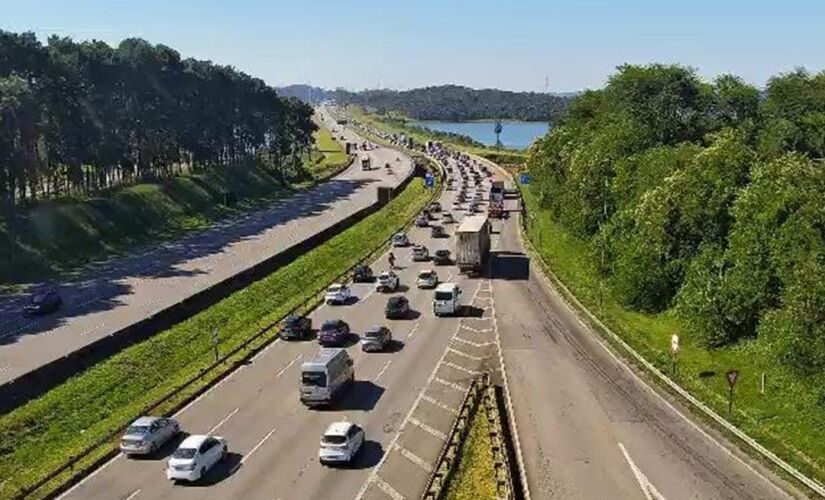 Imigrantes tem mais de 20km de congestionamento em direção do Litoral de SP