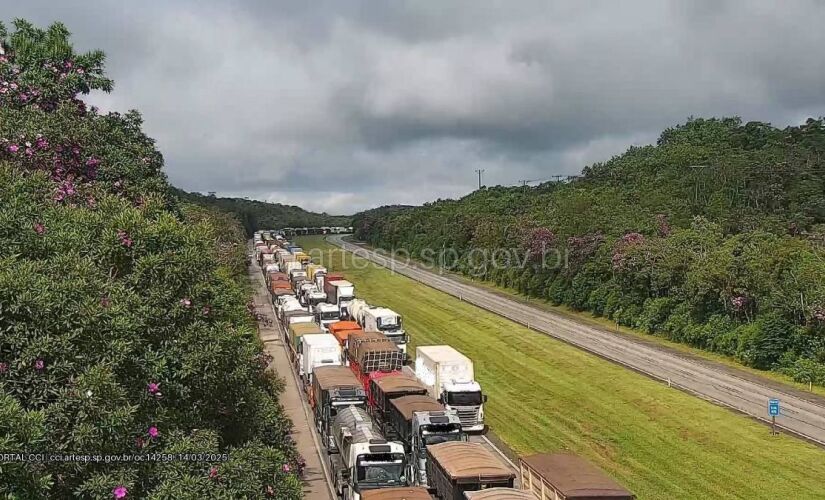 Acidente causou quase 12 horas de interdição na rodovia