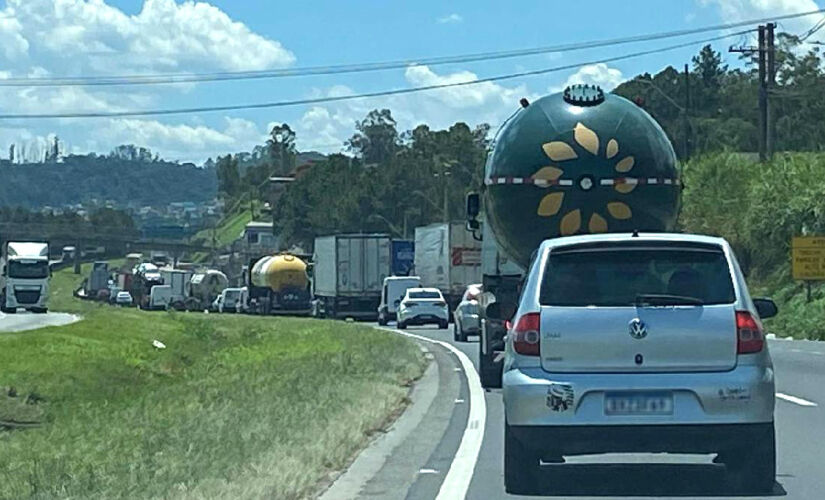 Principal queixa é o congestionamento entre Itapecerica da Serra e Embu das Artes até a entrada do Rodoanel Mario Covas