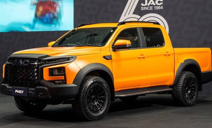 Picape é equipada com motor 2.0 turbo combinado a dois elétricos, um em cada eixo, com entrega total de 523 cavalos