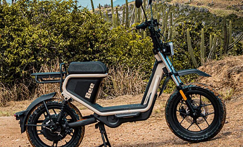 Além dos autopropelidos, marca oferece a motocicleta elétrica U1+, com velocidade máxima de 65 km/h