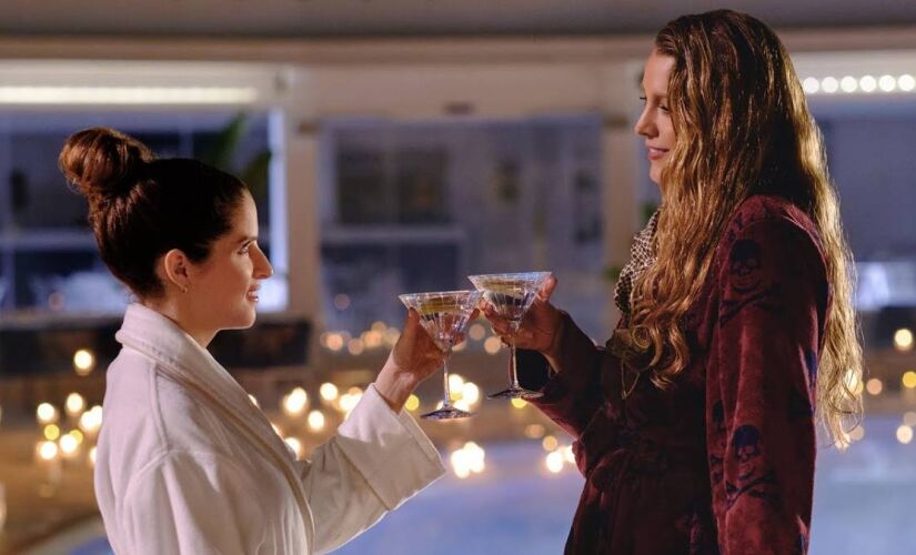 Continuação começa cinco anos depois do final do primeiro filme, que acabou com Emily (Lively) sendo presa por assassinato