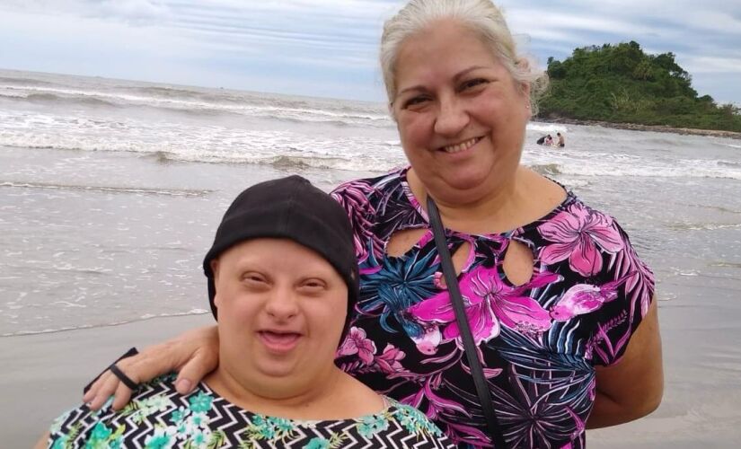Ana Paula que já foi nadadora no Instituto Jô Clemente e a sua mãe 