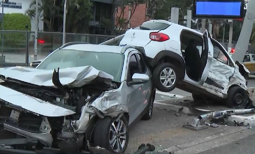 Duas pessoas ficaram feridas após o acidente