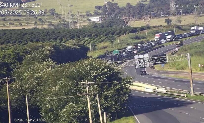 Acidente entre carro e bicicleta deixa três feridos
