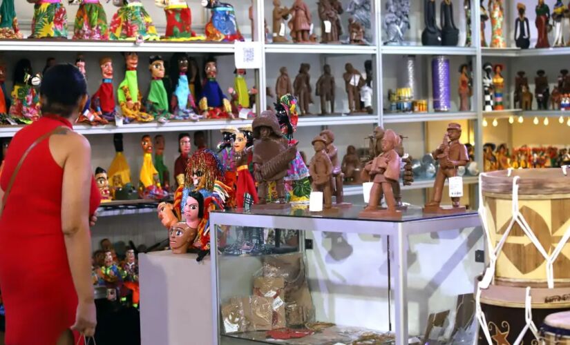 Visitantes têm entrada gratuita e podem aproveitar exposições, atrações musicais e um desfile de moda