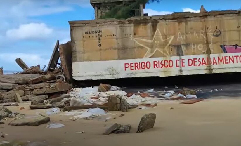 Mar segue avançando sobre casas da Praia de Atafona, no litoral do Rio