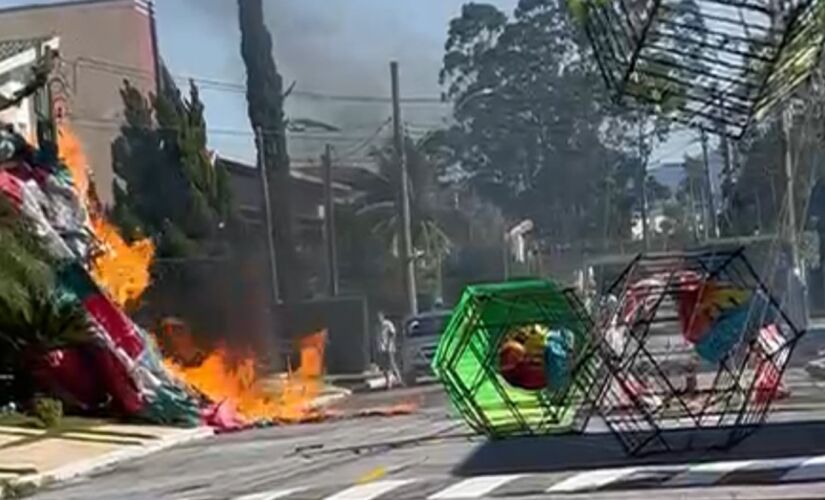 Balão caiu em condomínio de Taubaté, no Vale do Paraíba, no interior de SP