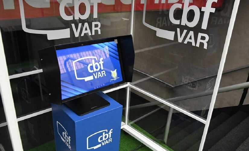 O VAR foi utilizado pela primeira vez de forma oficial em 12 de agosto de 2016