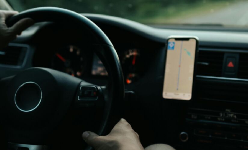 Dependendo do uso, o motorista pode cometer infração média ou gravíssima.