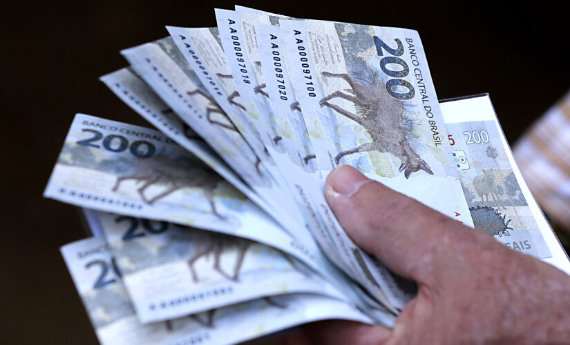 Desvios começaram em 2021, quando a neta passou a ser responsável por cuidar das finanças do idoso