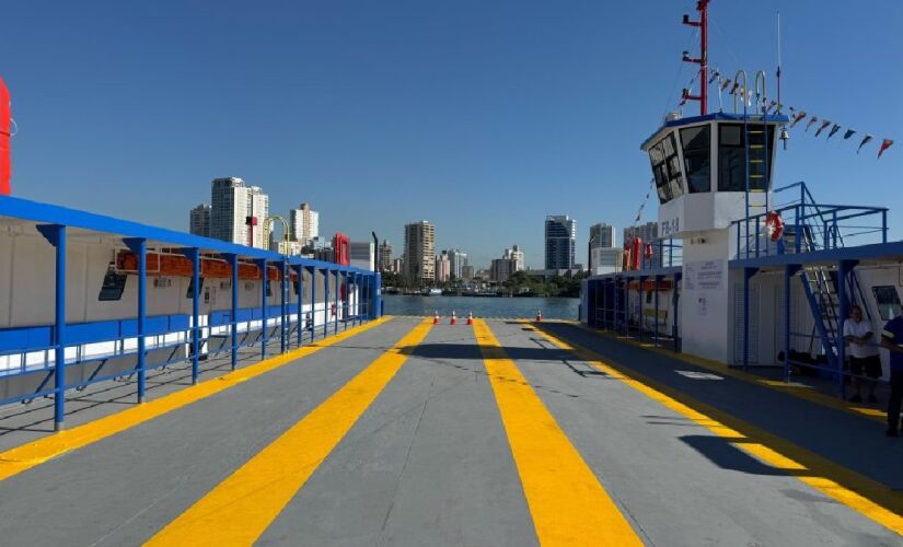 FB-18, com capacidade para 32 veículos e 244 pedestres, será destinada à rota entre Santos e Guarujá