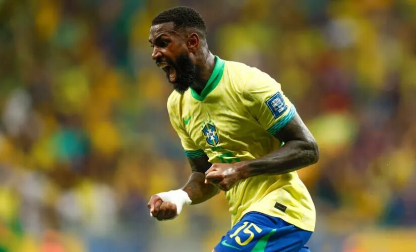 Gerson sofreu uma inflamação no joelho esquerdo em jogo contra Palmeiras