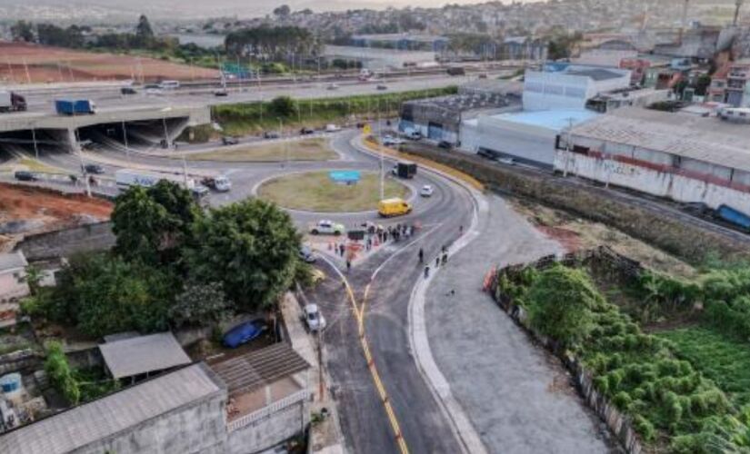 Obra no Trevo de Cumbica que estava paralisada no ano passado