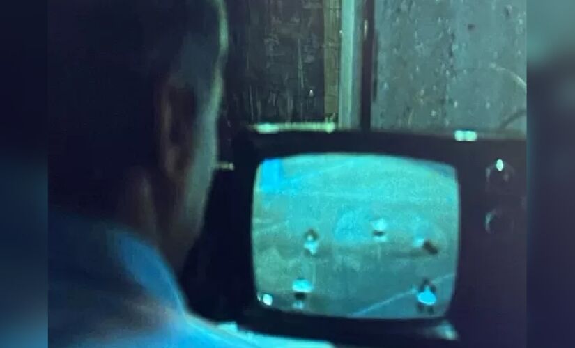 Cena de filme do Prime Video sobre o caso Richthofen mostra jogo entre Flamengo e Corinthians