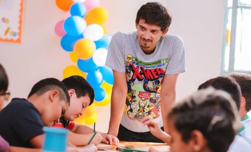 Projeto estimula a leitura como um meio de enriquecimento pessoal e cultural, incentivando o hábito e o prazer pela leitura